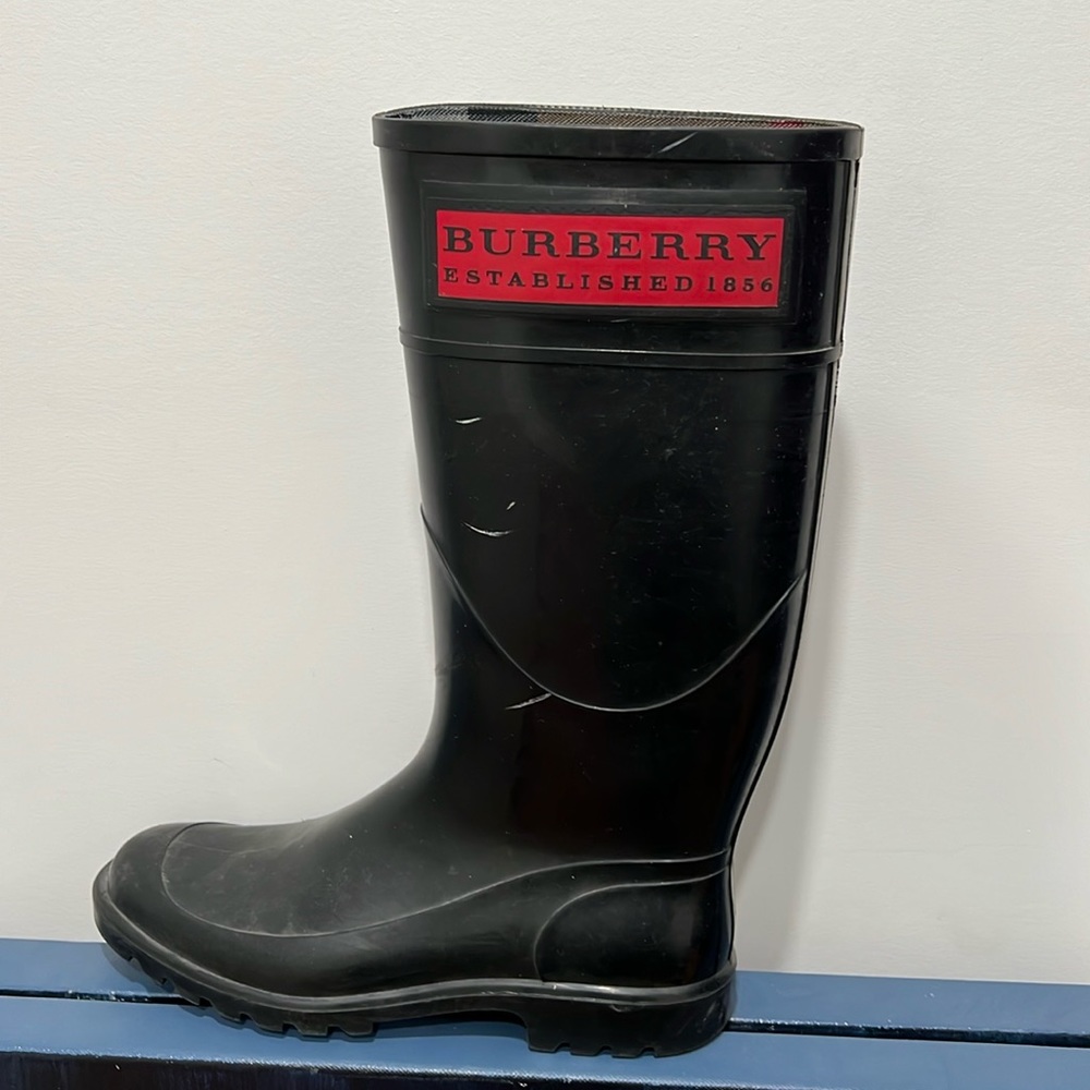 Preowned size 40. Made in Italy
